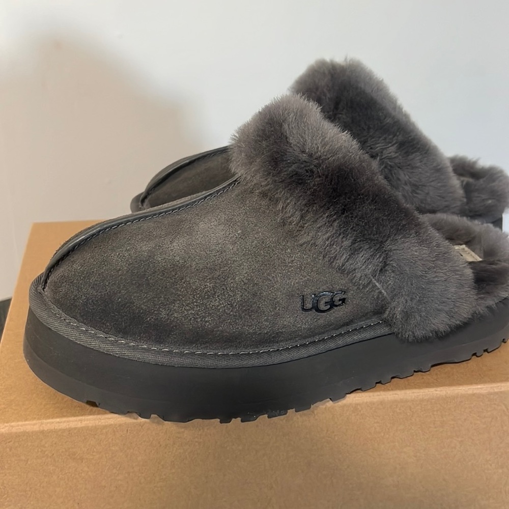 UGG - Disquette Charcoal Color New with tag and box